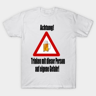 Achtung! Trinken auf eigene Gefahr! T-Shirt